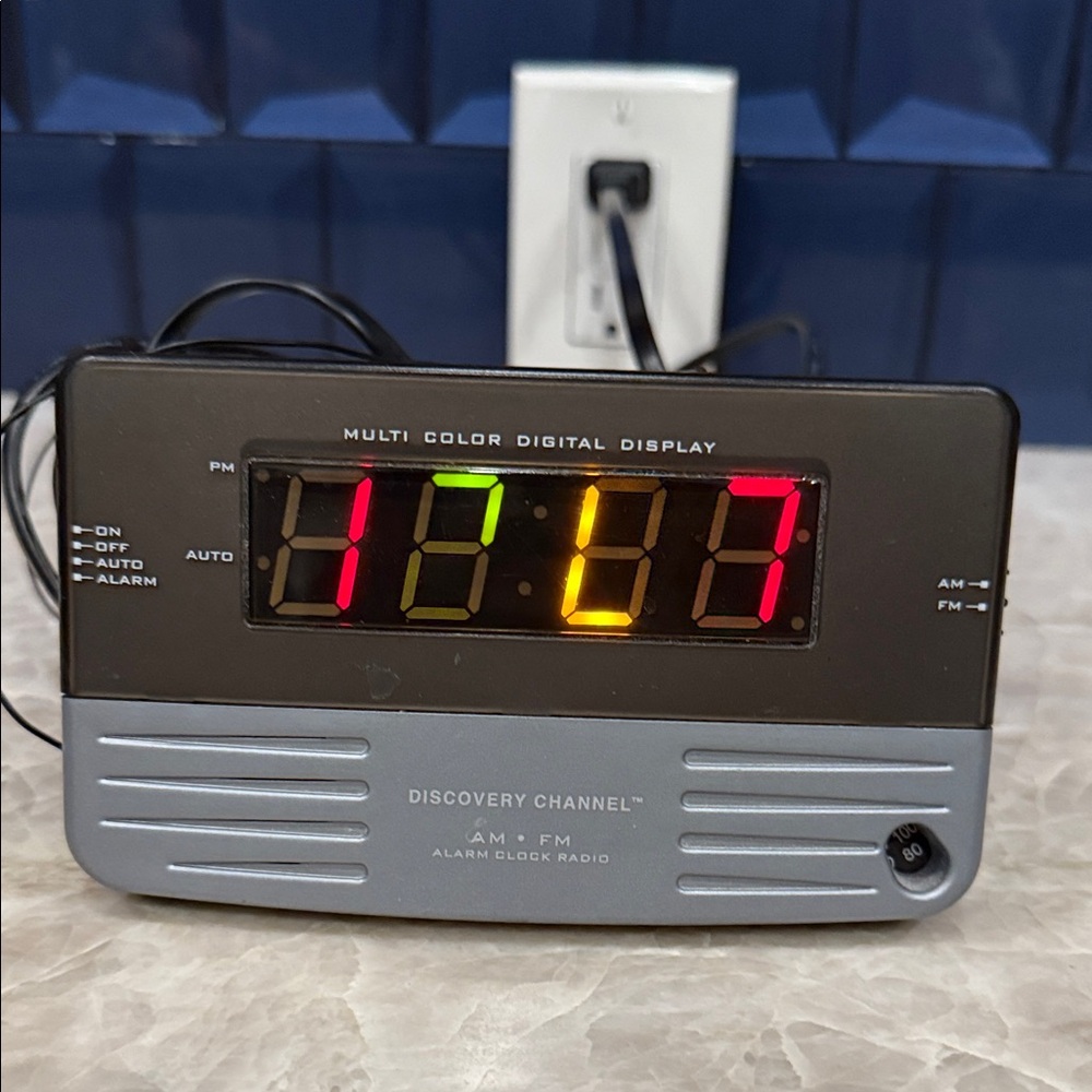 Digital Alarm Clock & Radio with Multicolor Display EUC